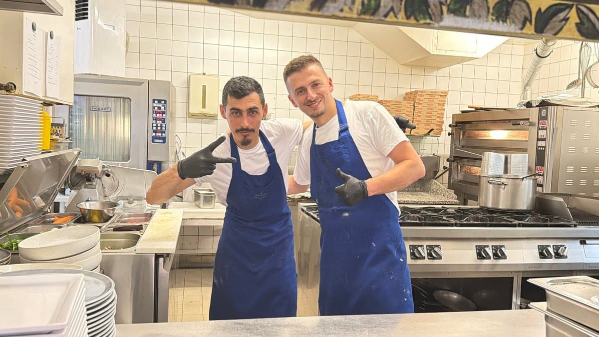 Zwei Köche in der Küche des Il Porto